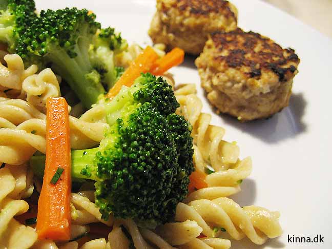 frikadeller og pasta frikadeller og pasta
